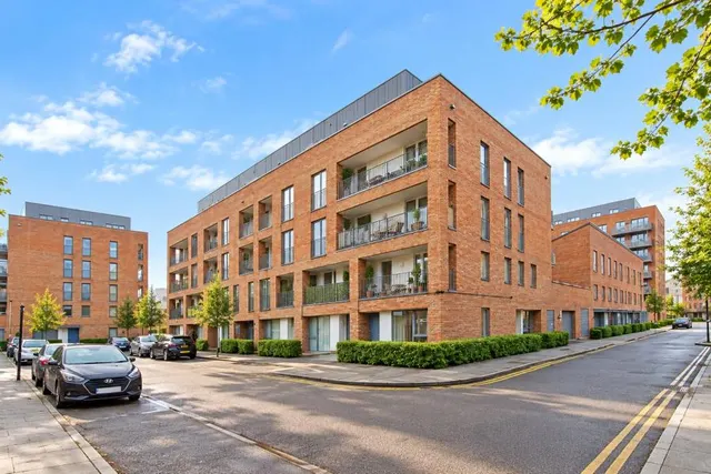 2 bedroom flat, Hastings Road, Canning Town, E16