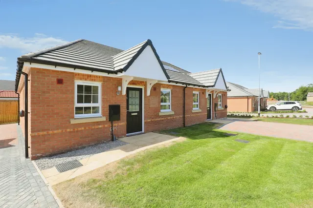 2 bedroom house, Lamb Crescent, Pocklington, YO42