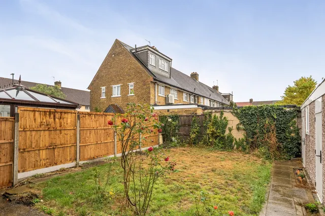 Linden Gardens, Enfield, EN1, photo 2