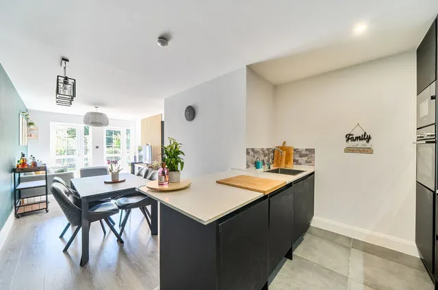 19 Hartley Old Road, Purley CR8 4FJ, photo 1