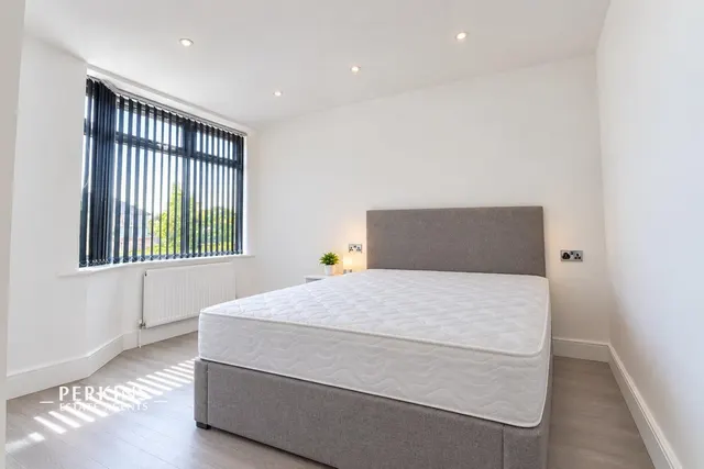 Ruislip Road, Greenford, UB6, photo 2