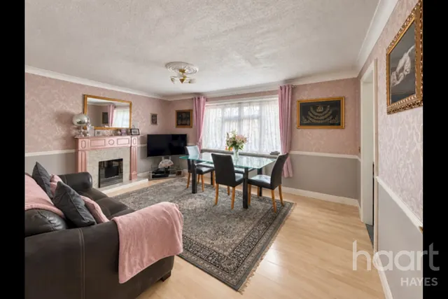 Dickens Avenue, Uxbridge, UB8, photo 2