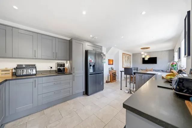 Photo 2 — Priors Meadow, Southam, CV47 1GE