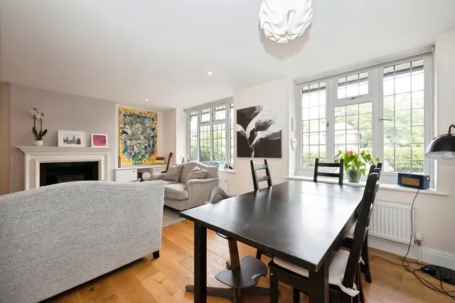 Queens Close, Esher, KT10, photo 3