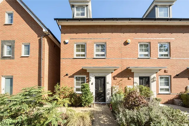 Blackbess Lane, Chertsey, KT16, photo 1