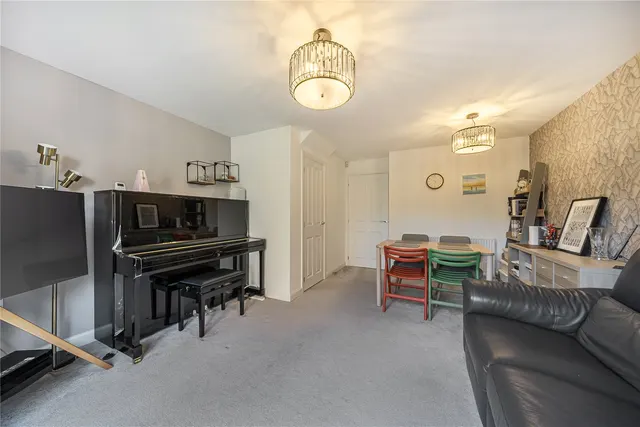 Blackbess Lane, Chertsey, KT16, photo 3