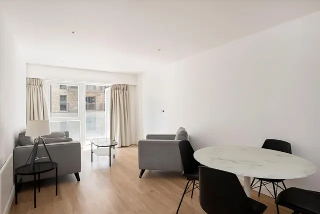 Caversham Road, London, NW9, photo 2