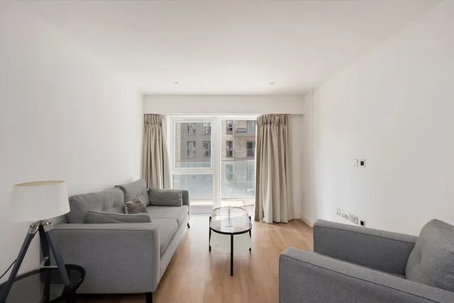 Caversham Road, London, NW9, photo 3