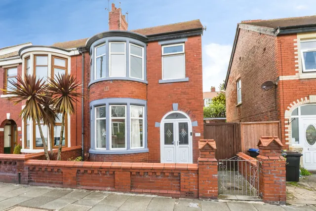 Collingwood Avenue, Blackpool, photo 1