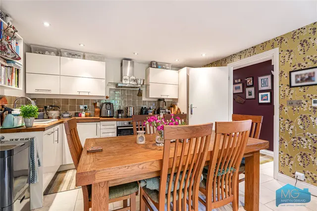 Mount View Road, London, N4, photo 2
