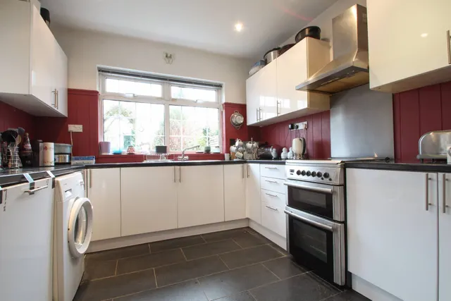 Photo 2 — Oxleas Close, Welling