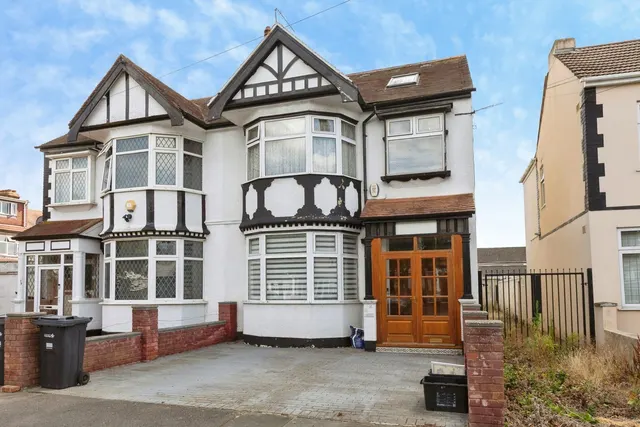Brantwood Gardens, Ilford, IG4, photo 1