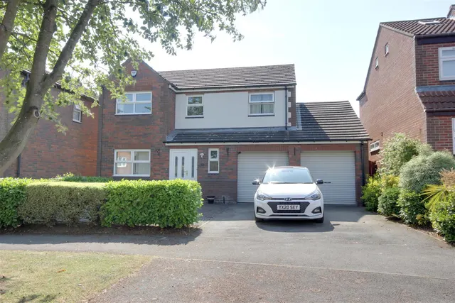 Inglefield Close, Beverley, photo 1