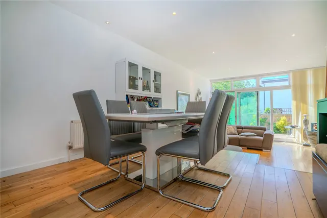 Photo 3 — Mallard Place, Twickenham, TW1