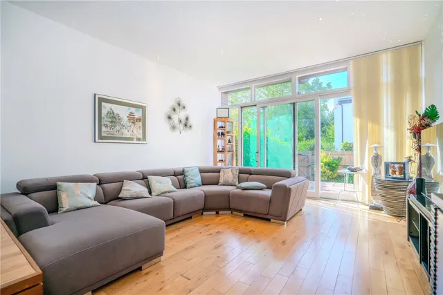 Photo 2 — Mallard Place, Twickenham, TW1