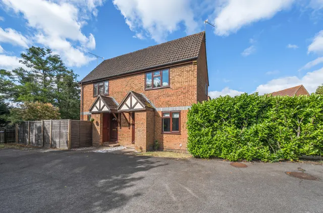 Colbred Corner, Fleet, GU51, photo 1