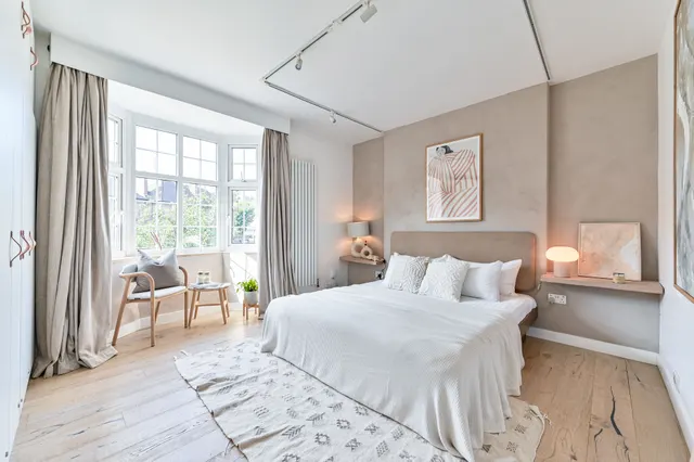 Photo 3 — 20 Claremont Close, London