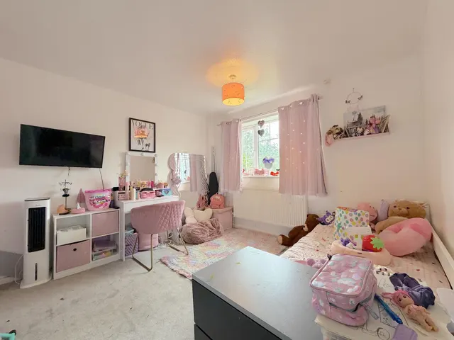 The Droveway, Claregate, WV8, photo 2