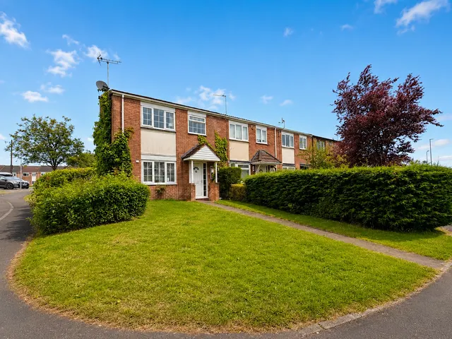 The Droveway, Claregate, WV8, photo 1