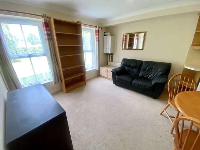 Photo 3 — Reading Road, Farnborough, Hampshire, GU14 6NB
