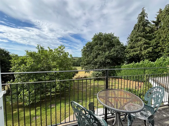 Photo 2 — Newgrounds, Godshill, Fordingbridge, Hampshire, SP6 2LJ