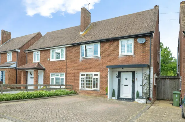 Springfield Gardens, Ruislip, HA4, photo 1