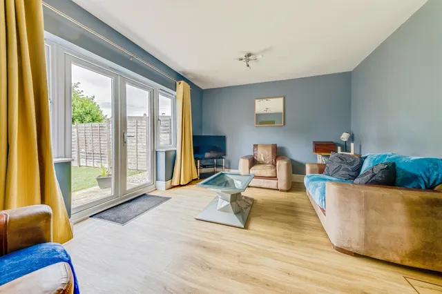 Hillfield Road, Peterborough, PE8, photo 2