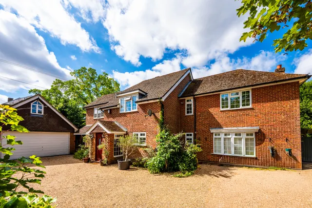 Lalajee, The Street, Leatherhead, photo 1