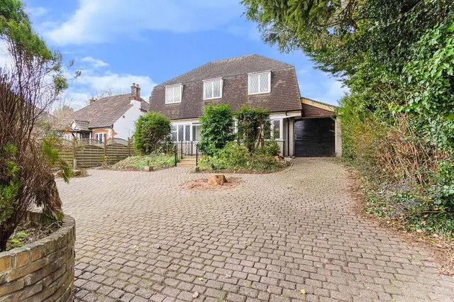 Photo 3 — Brighton Road, Hooley, Surrey, CR5