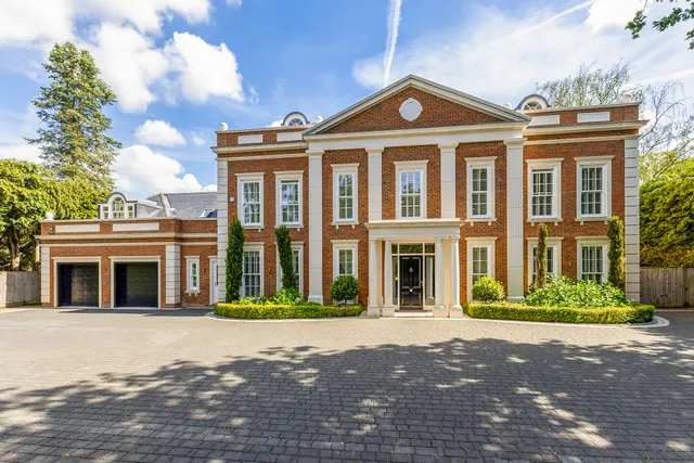 Burwood Park, Walton on Thames, Surrey, photo 1