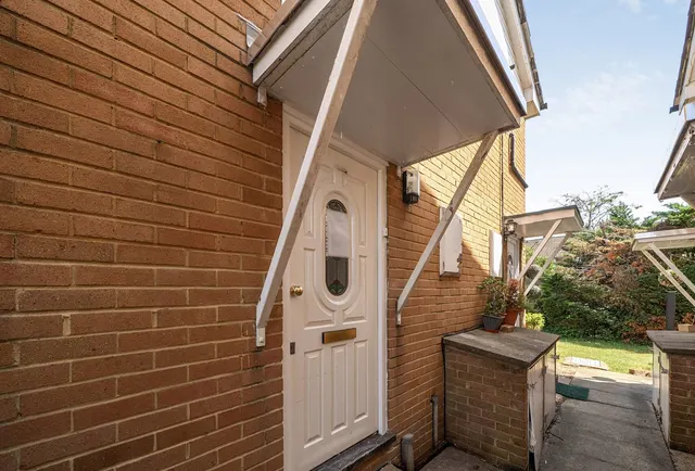 Photo 2 — Bisley Close, Worcester Park, KT4 8PN
