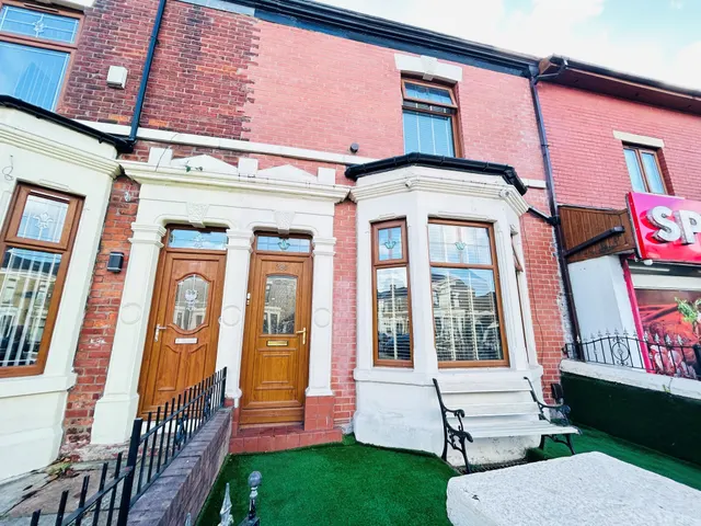 New Hall Lane, Preston, PR1, photo 1