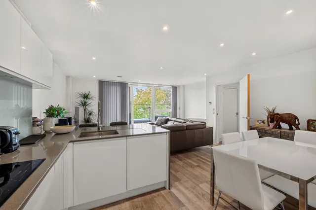 Hartfield Road, London, SW19, photo 3