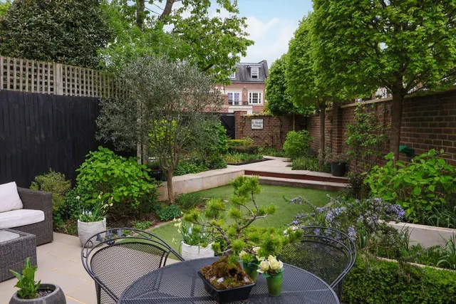 Lincoln Grove, Weybridge, KT13, photo 2