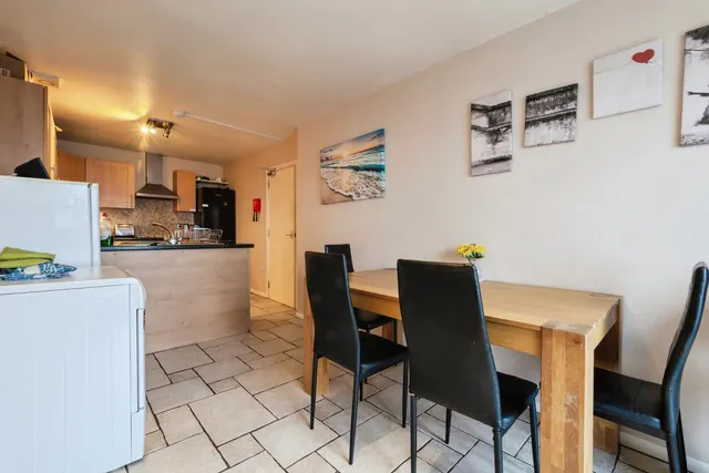 Garland Close, Exeter, EX4, photo 3