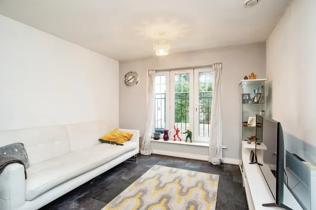 Colnhurst Road, Watford, photo 1