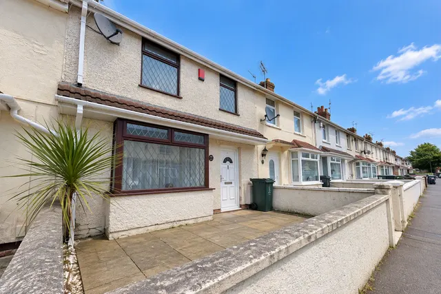 Gorse Hill, SN2, photo 1