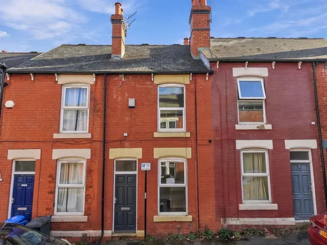 Grosvenor Square, Sheffield, S2, photo 1