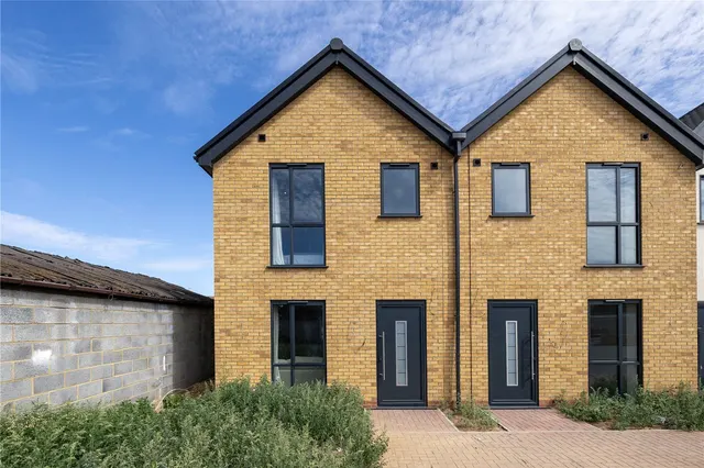 Field Road, Feltham, TW14, photo 1