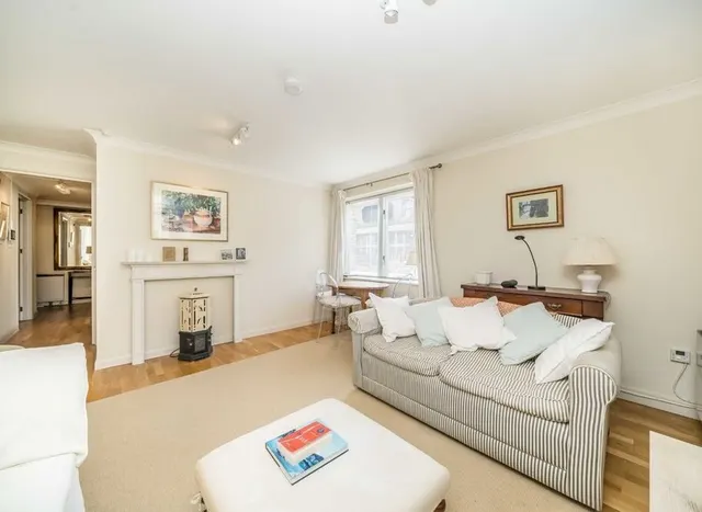 Photo 2 — Grosvenor Road, Richmond, TW10