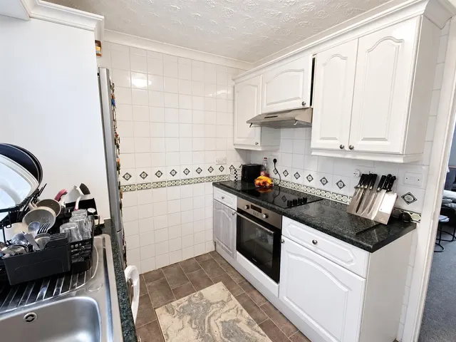 Balcombe Road, Peacehaven, photo 3