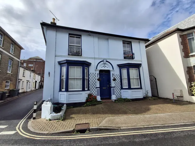 Castle Street, Ryde, PO33, photo 1