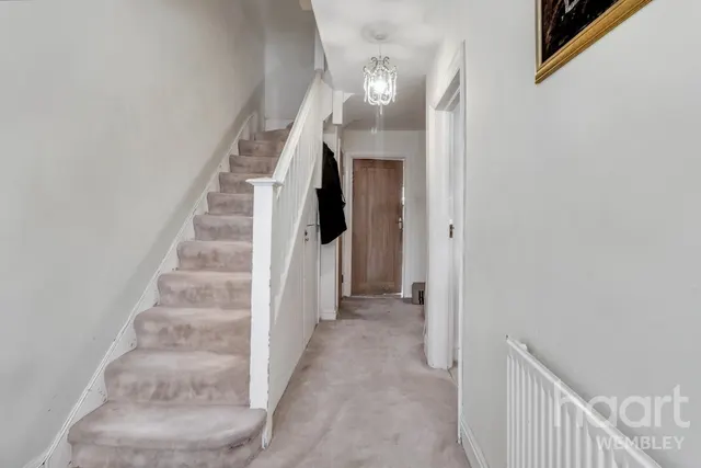 Kenwyn Drive, NW2, photo 1