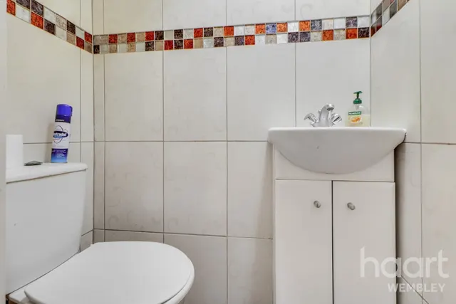 Kenwyn Drive, NW2, photo 3