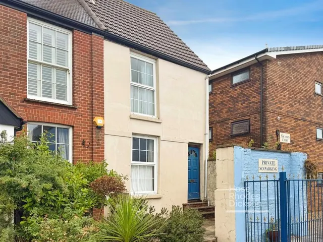 Terminus Road, Cowes, PO31, photo 1