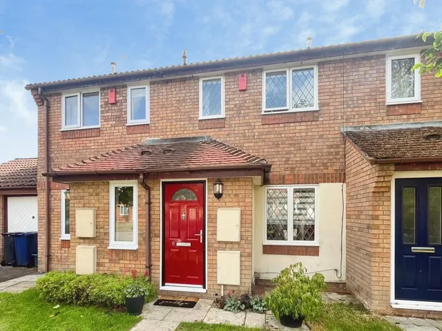 Weywood Close, Farnham, Surrey, GU9 9TD, photo 1