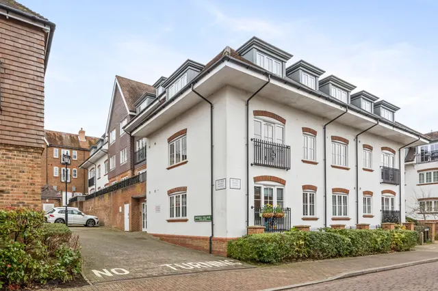 Middle Village, Haywards Heath, RH16, photo 3