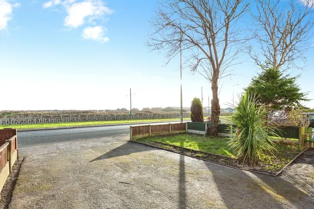 Broadway, Thornton-Cleveleys, FY5, photo 2