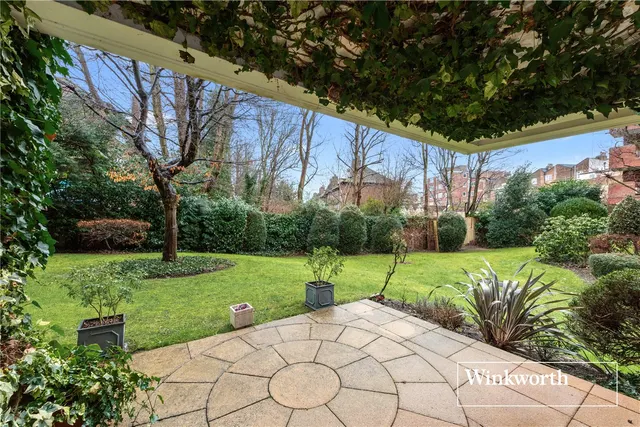 Photo 3 — Spencer Close, Finchley, London, N3