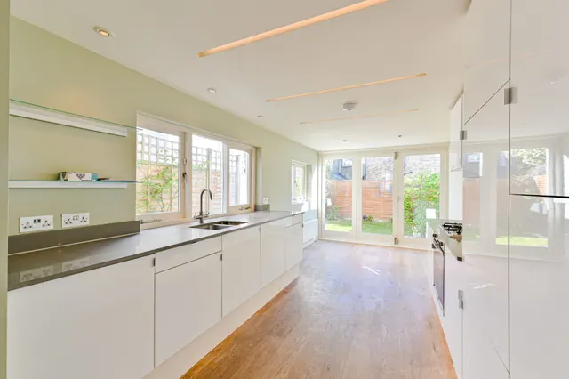 Photo 3 — 51 Kinnoul Road, London